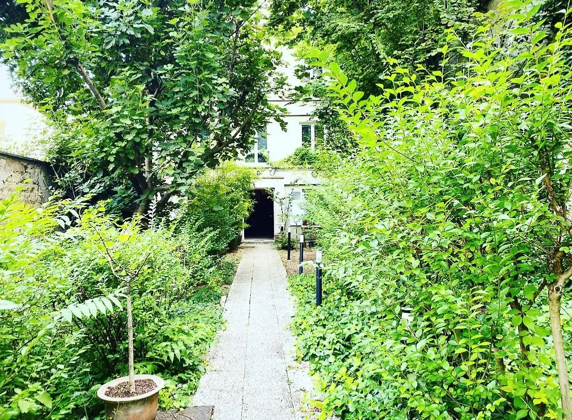 Au Calme Sur Jardin Tres Bel Appartement Lumineux 巴黎