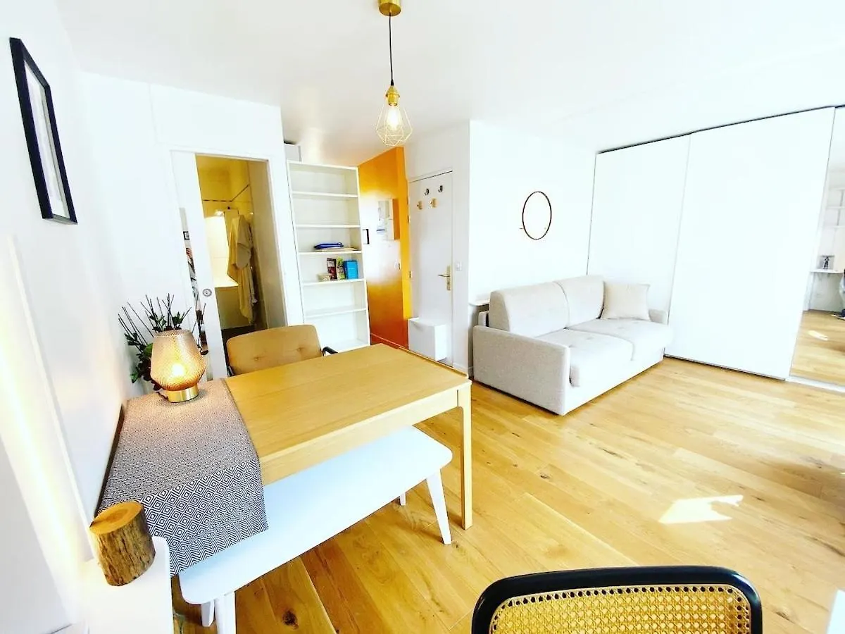 Au Calme Sur Jardin Tres Bel Appartement Lumineux Paris Apartment
